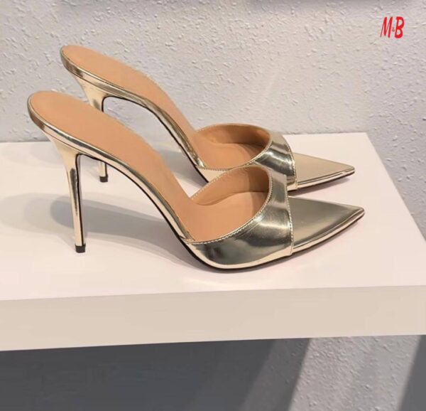 MB.  HEELS DOPE