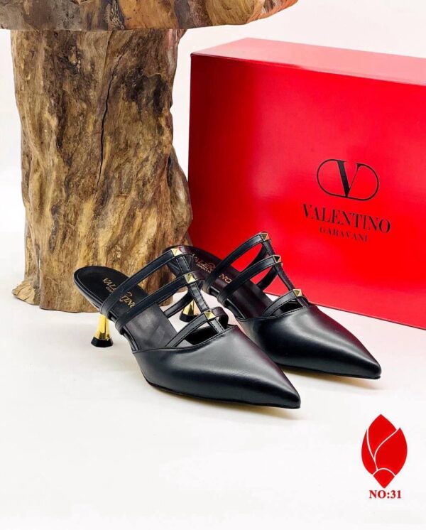 V Sundays Heels