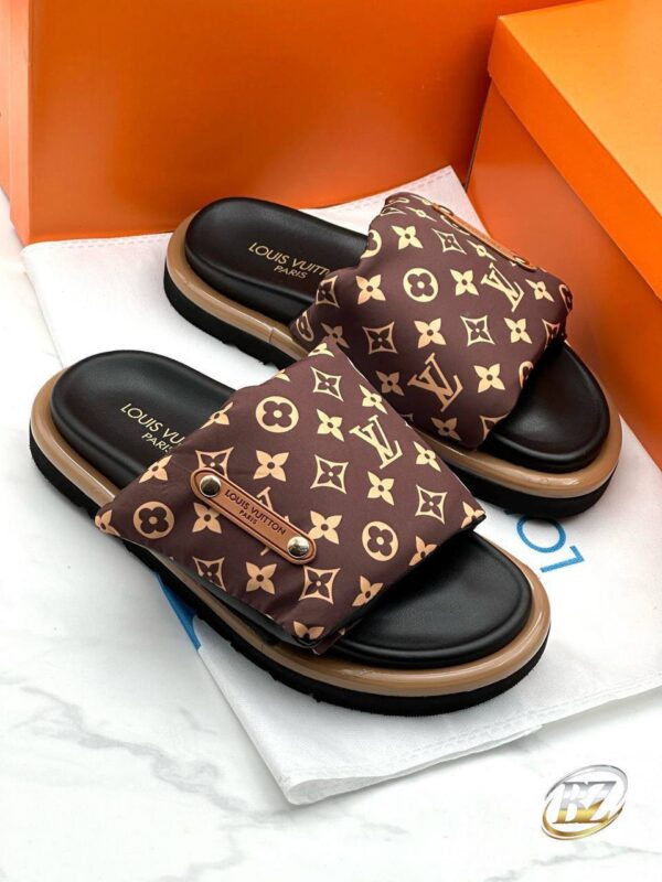 Lv Simple Out Sandals