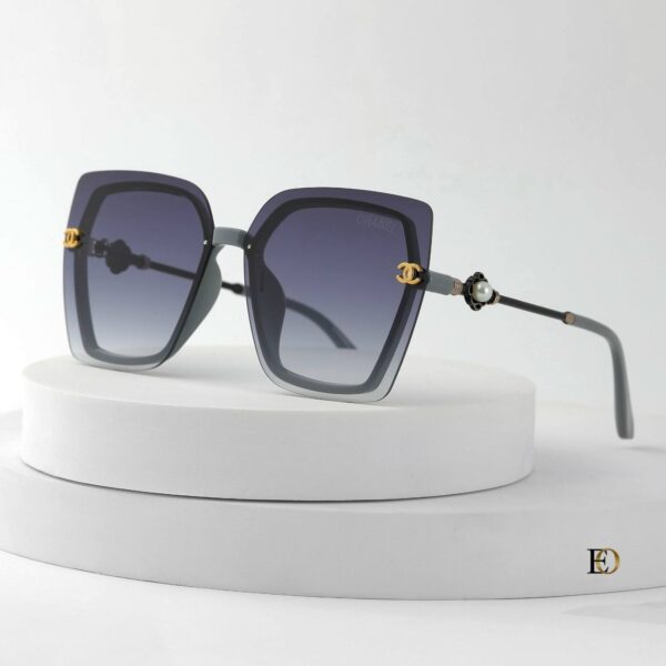Chanel Ladies Shades - Image 3