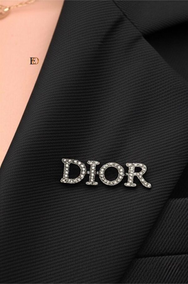 Classic Zircon Brooch - Image 2