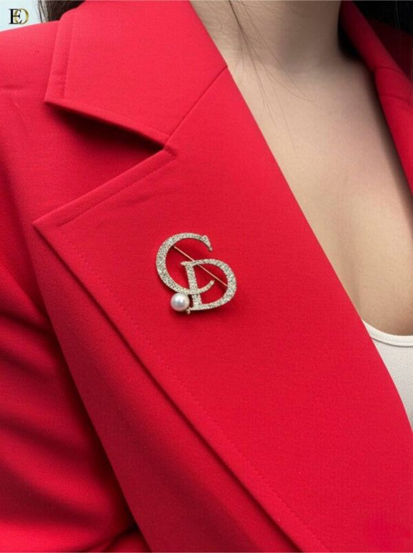 Elegant Brooch - Image 3