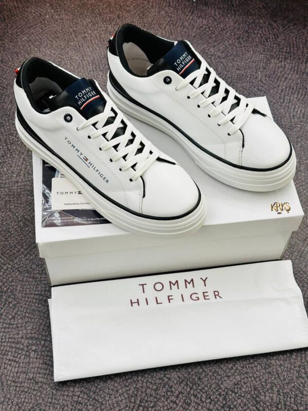 Tommy Sneakers