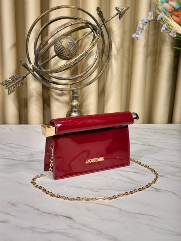 Janquemus The Rond Carre Clutch
